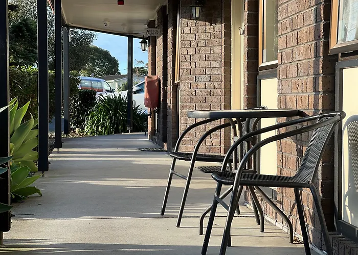 Airport Manor Inn